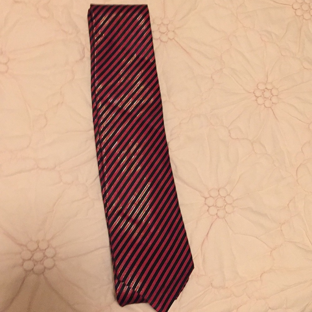 Geoffrey Beene pink silver black striped tie